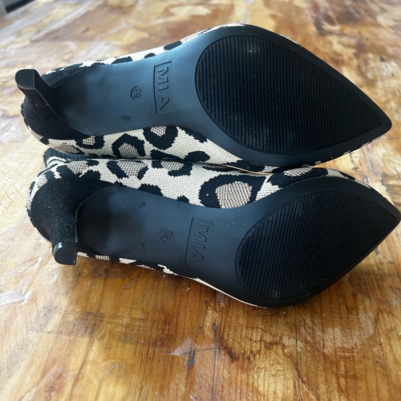 MIA Saddie Leopard Print Stretch Fabric Bootie - Picture 14 of 16